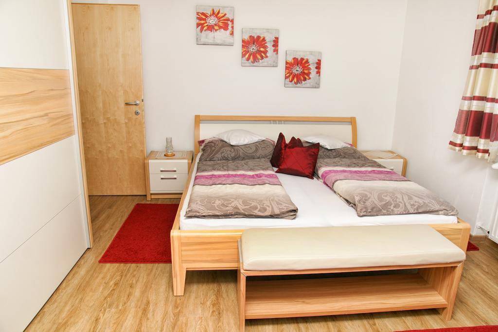 Haus Gabriela Hotell Itter Rum bild